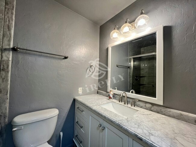 Building Photo - 410 S El Cajon Cir