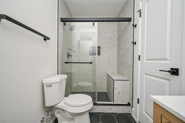 Building Photo - 226 Hyta St