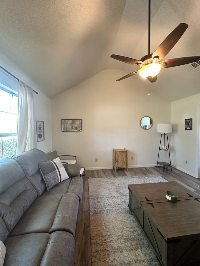 Building Photo - Home in Heatherwoods S/D