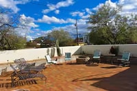 Building Photo - 1616 E 7th St