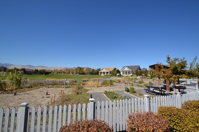 Building Photo - Stunning 6 bedroom 3 bathroom home in Daybreak South Jordan!!!