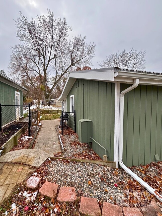 Building Photo - Spacious 2 Bed, 1 Bath Home in Alto, MI