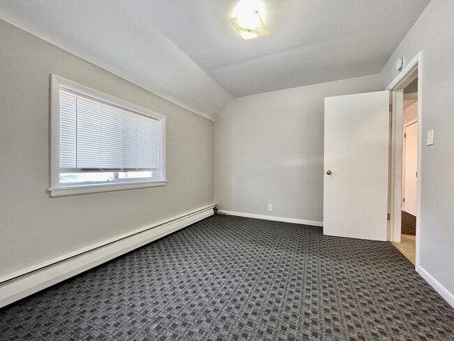 Building Photo - 1165 W Dale Ave