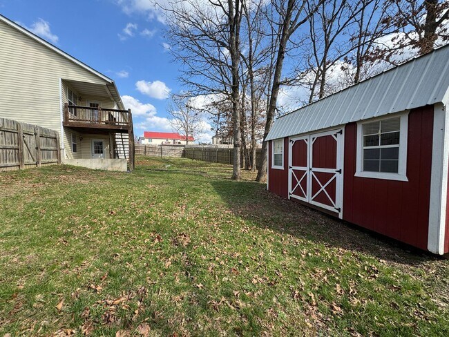 Building Photo - Beautiful spacious home in Waynesville