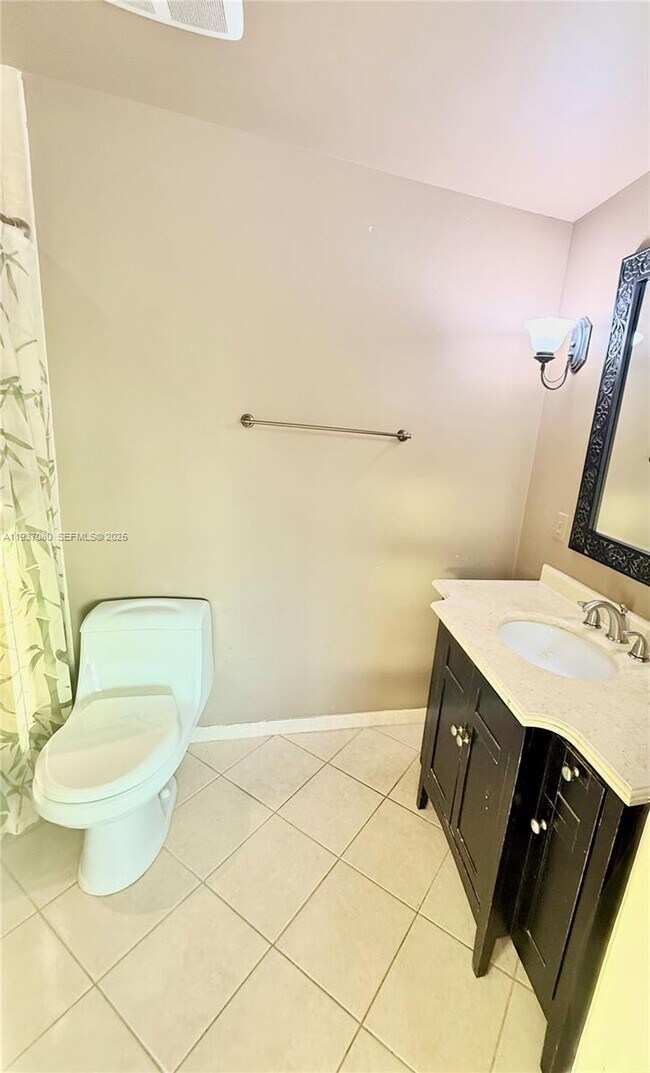 Building Photo - 2162 W 60th St