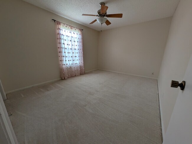 Building Photo - 11807 Highgrove Dr