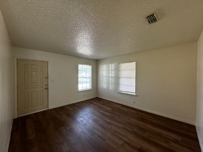Building Photo - 314 Bramble Dr