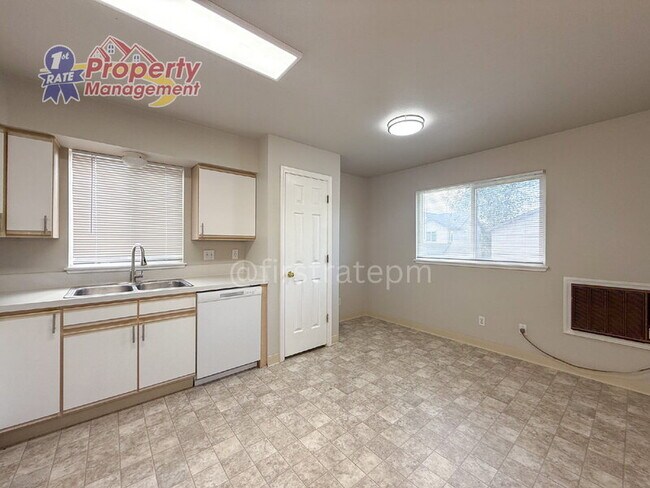 Building Photo - 5651 W Dorian Ln