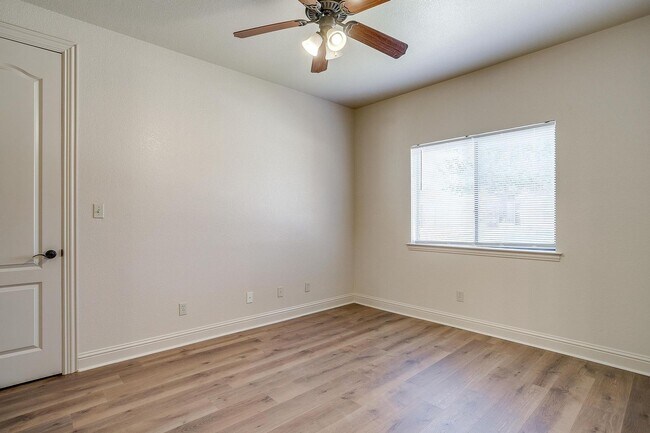 Building Photo - Beautiful 3 Bed, 2.5 Bath Located in HIghly Desired Willow Park Village- Aledo ISD-  76008
