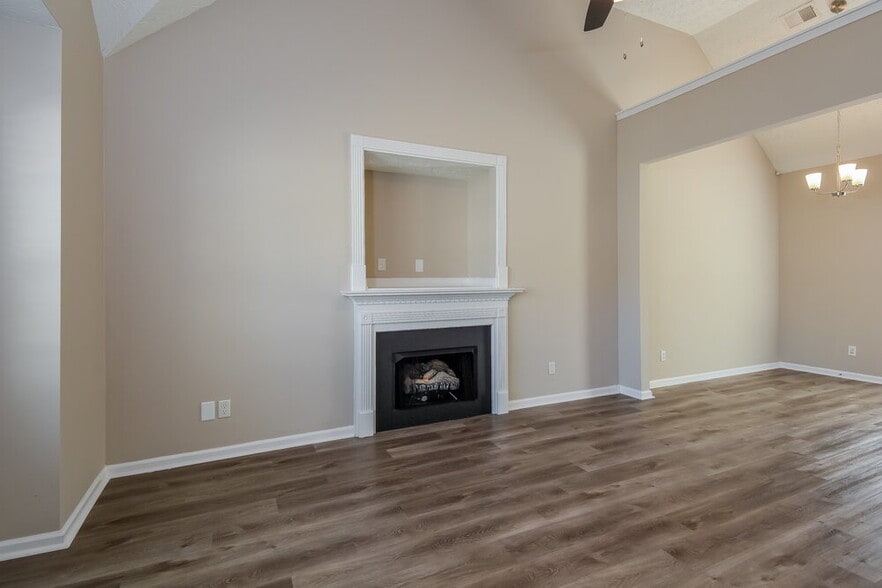 Building Photo - 301 Providence Dr