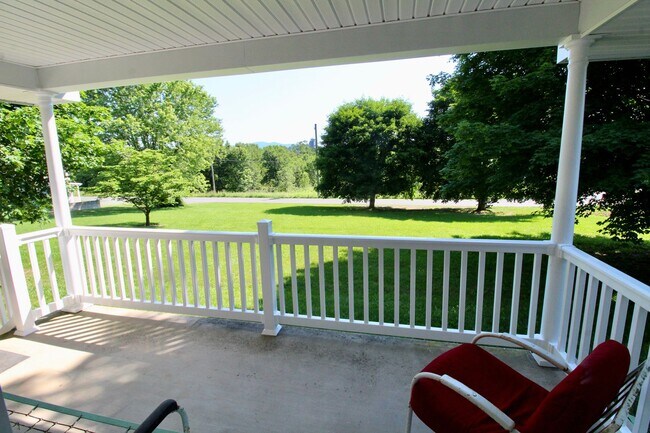 Building Photo - Stunning Home with Breathtaking Blue Ridge Mountain Views!   3 Bedrooms | 2 Baths