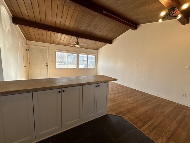 Building Photo - 3032 N Rockton Ave