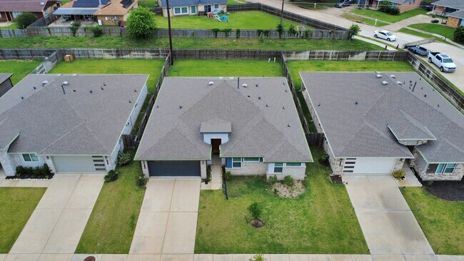 Building Photo - 1118 Hyde Lk Ln