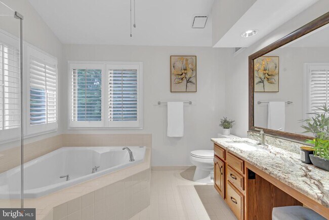 Building Photo - 9112 Silver Pointe Way