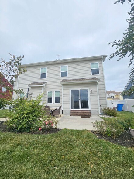 Building Photo - 141 Bella Dr