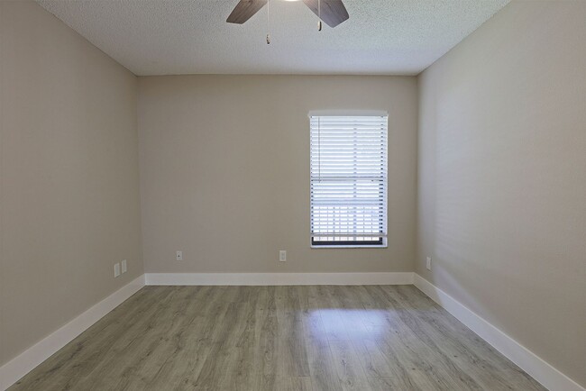 Building Photo - $250 OFF SECOND MONTH RENT AVAILABLE NOW
