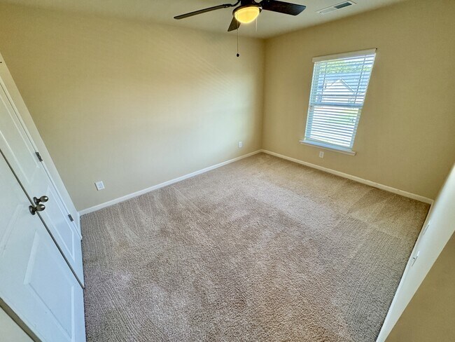 Building Photo - 130 Sparkling Spring Trail