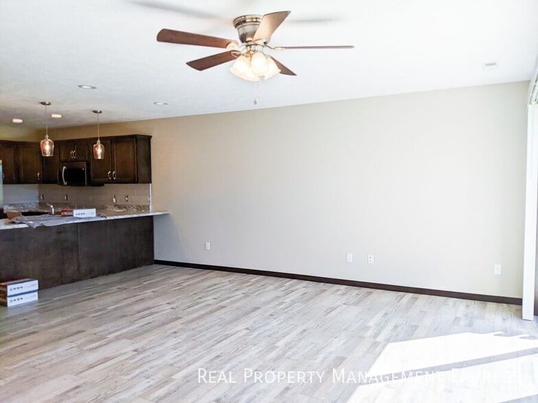 Building Photo - 3 Bedroom 2.5 Bathroom Single Family Townhome