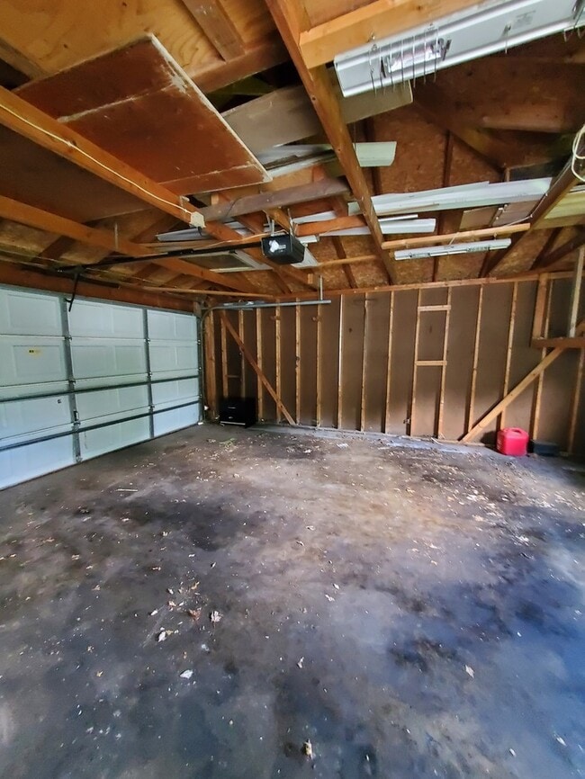 Building Photo - 11828 Monroe Cir NE