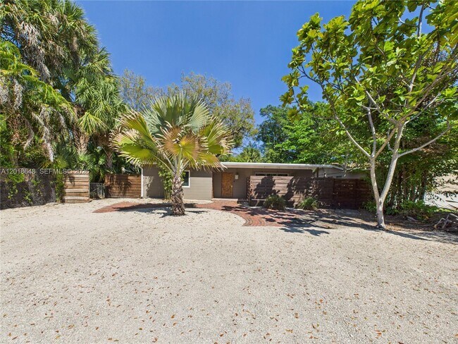 Building Photo - 1632 SW 28th Ave