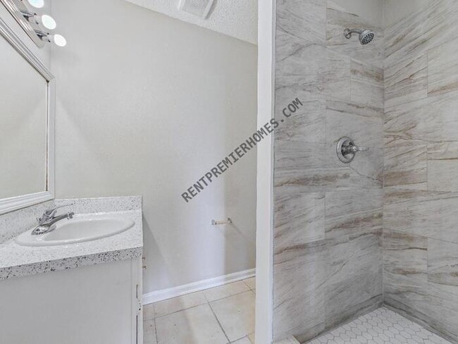 Building Photo - 5223 Mulberry Pl