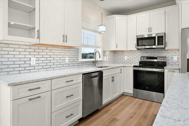 Building Photo - 116 78th St.