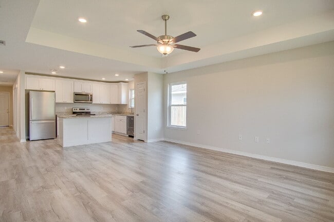 Building Photo - Celebrate the Holidays! Milton Gem – 3BR/2...