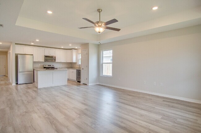 Building Photo - Modern Comfort Meets Style – Spacious 3-Be...