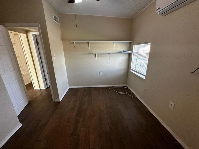 Building Photo - Two bedroom Apartment in Northeast El Paso!!