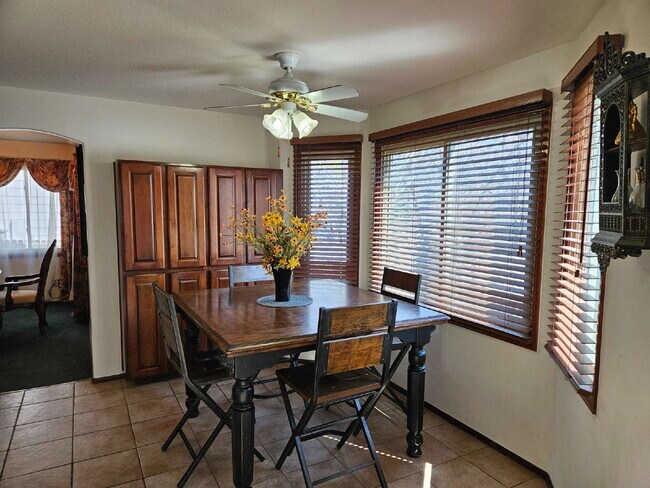 Building Photo - 5 Bedroom/ 4 Bath Two-Story in Governors Place