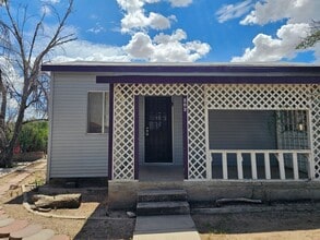 Building Photo - 1940's updated bungalow.