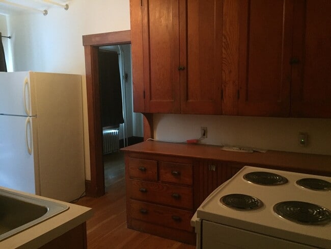 Building Photo - 68 Ascutney St