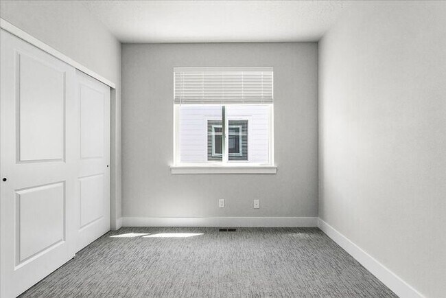 Building Photo - Perfectly designed 5-bedroom, 3-bath single family home