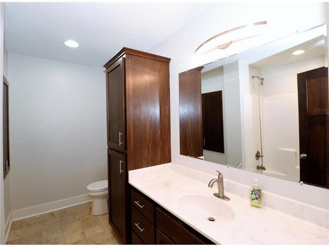 Building Photo - 1203 Pondview