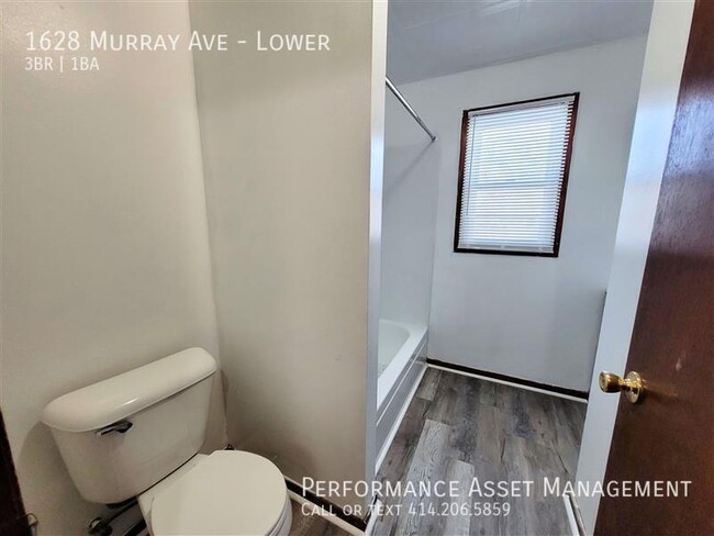 Building Photo - Spacious 3BR Lower Duplex on Murray St - A...