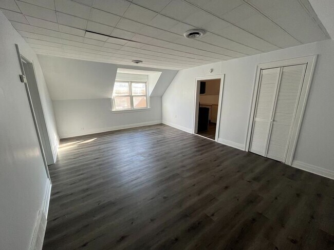 Building Photo - 1111 Circle Ave