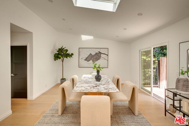 Building Photo - 10120 Cielo Dr