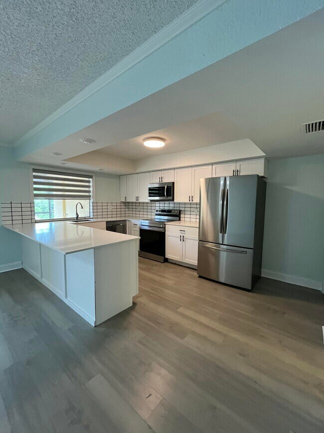 Building Photo - 4305 Coral Springs Dr
