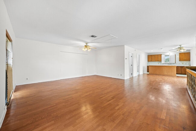 Building Photo - 1828 N Palmway