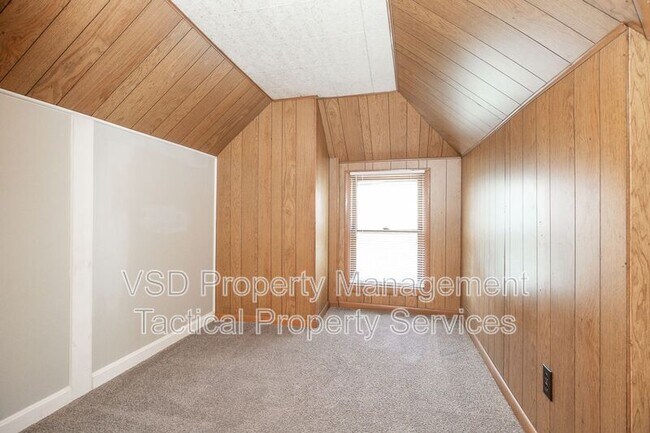 Building Photo - 8204 Vineyard Ave