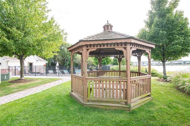 Building Photo - 22 Mallard Pl