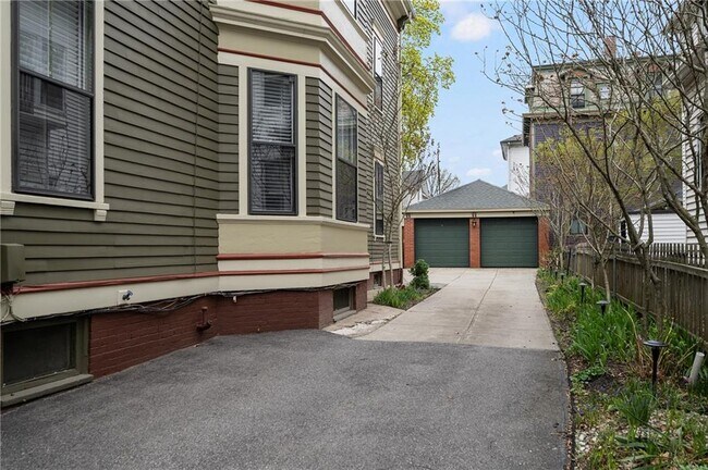 Building Photo - 22 Sycamore St