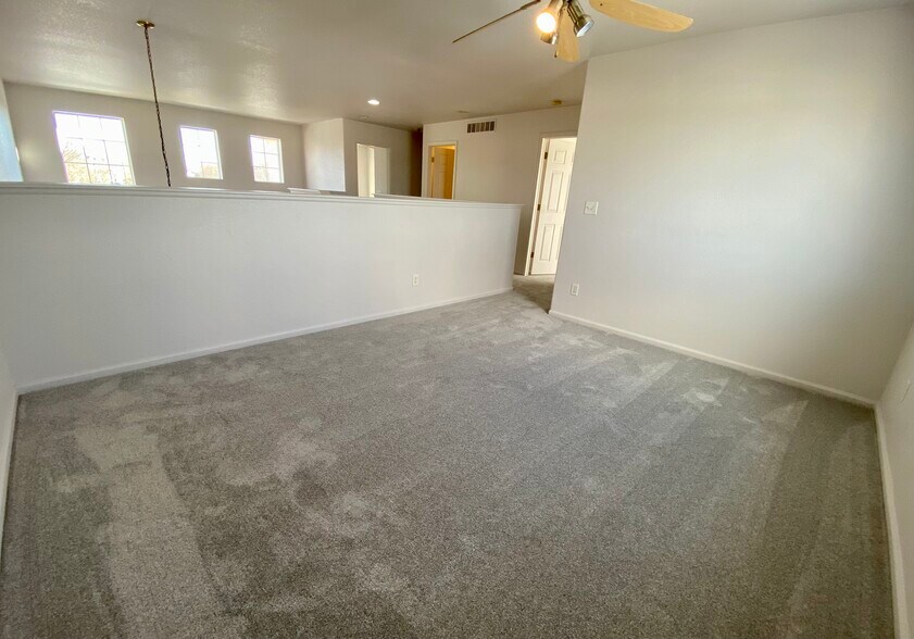Building Photo - 1647 Wagonwheel Dr