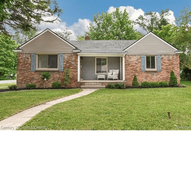 Primary Photo - 28588 Pierce St