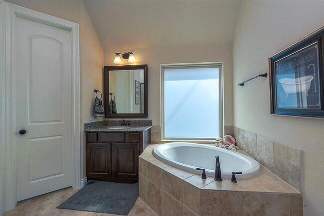 Building Photo - 2302 Falcon Brook Dr