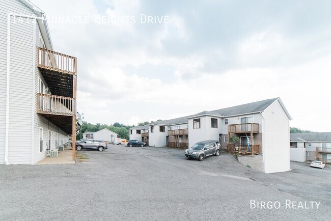 Building Photo - Move in Special! First Month's Rent is Fre...