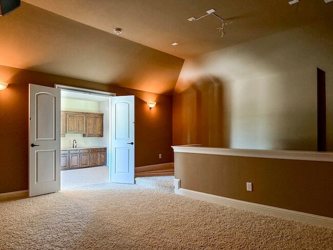 Building Photo - 7304 Meadow Glen Dr