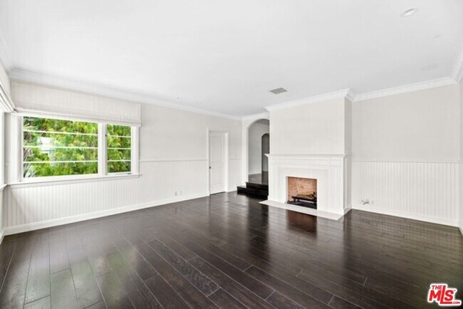 Primary Photo - 9233 1/2 Doheny Rd