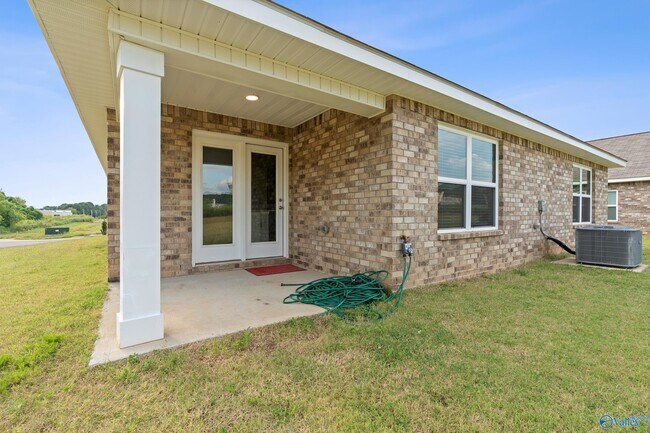 Building Photo - 153 Ozy Dr