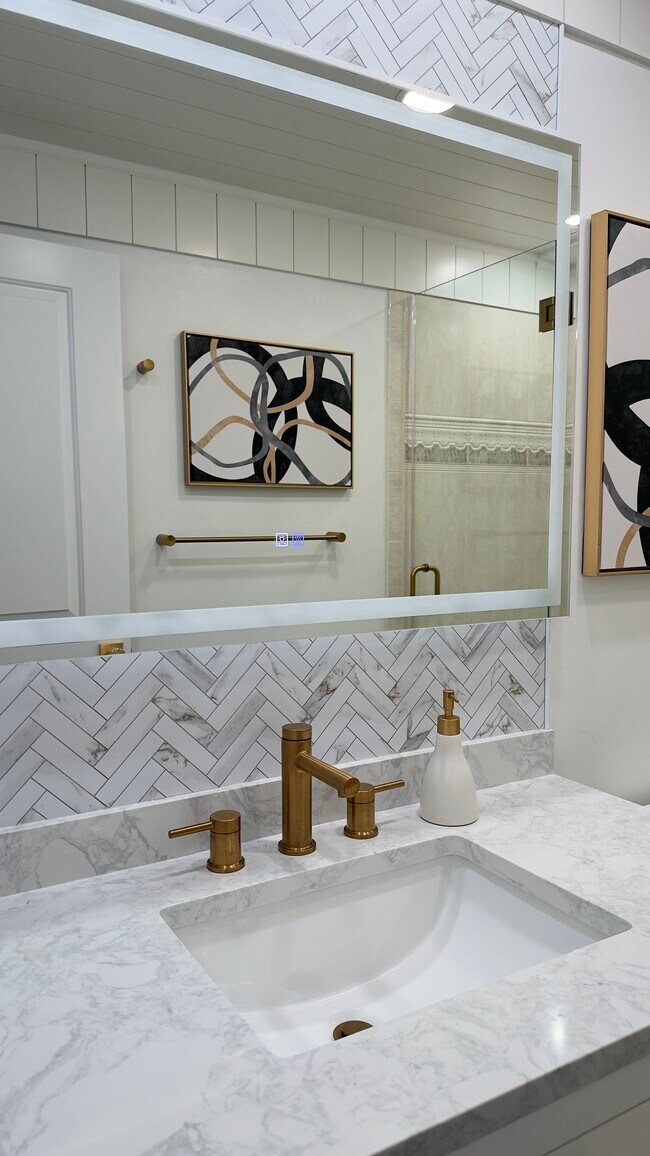 Building Photo - 651 Seaview Ct